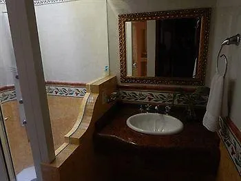 B And B Lux Villa Paraiso 2*, Плая-дель-Кармен